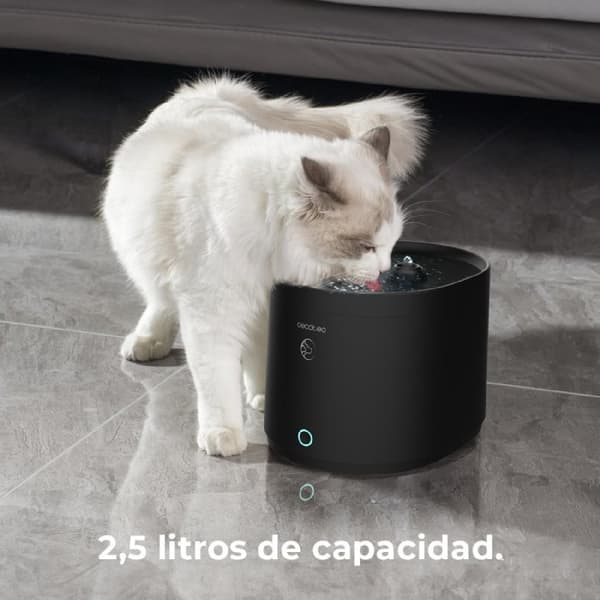 Cecotec Automatic pet fountain with 2.5 litre capacity, including filter and Wi-Fi control, with cleaning and empty tank reminders.