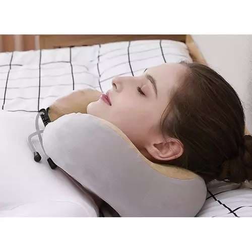 Varmende nakkepude med massage - Opvarmer og masserer nakken