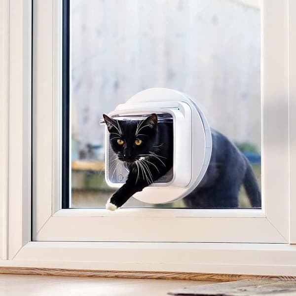 SUREFLAP ansluten mikrochip kattlucka - vit - 142 mm x 120 mm (levereras med nav)