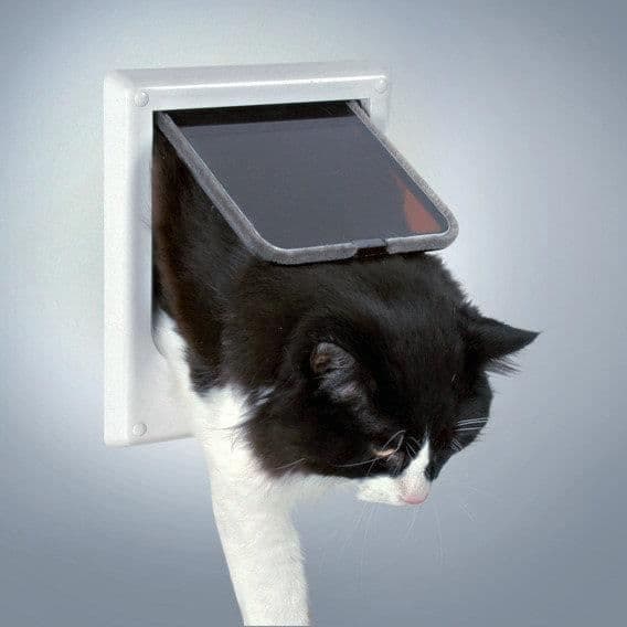 TRIXIE 4-positions elektromagnetisk kattlucka, 8,5" x 9,75", vit