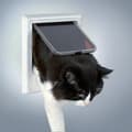 Miniatyrbild 1 av 2: TRIXIE 4-positions elektromagnetisk kattlucka, 8,5" x 9,75", vit