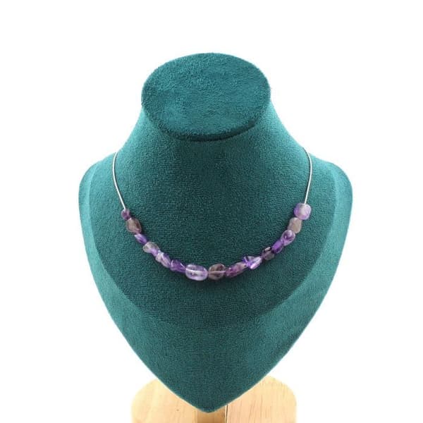 Stenar och mineraler. Halsband med 15 ametistpärlor från Brasilien. Rostfri kedja Halsband för kvinnor, män. Anpassningsbar storlek