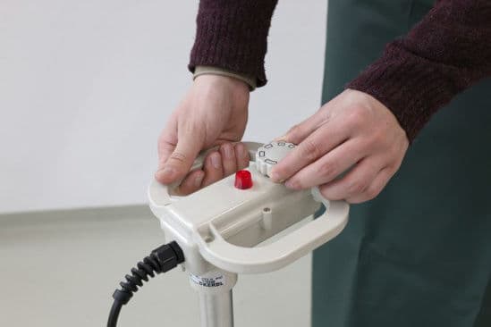 Vasikan maidonlämmitin termostaatilla, kannatinkahva