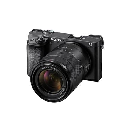 Sony E 18-135mm f/3.5-5.6 OSS lens, black Svart