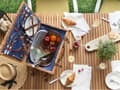 Miniatyrbilde 4 av 11: Piknikkurv Naturlig Kurv Bestikksett Tallerkener Vinglass Kjølebag 4 personer Korketrekker Teppe