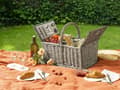 Miniatyrbillede 2 af 11: Picnickurv til 4 personer grå flet med tilbehør tallerkener bestik vinglas køler med proptrækker tilbehør