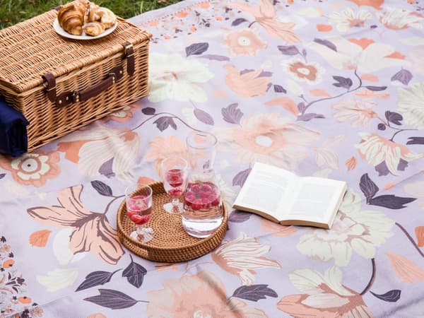 Picknickfilt Lila Polyester 200 x 200 cm Handvävt Blommönster med Rem Picknickmatta