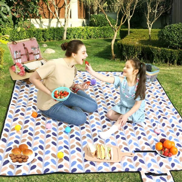 Picnic tæppe, Farverige blade, 200 x 200 cm.