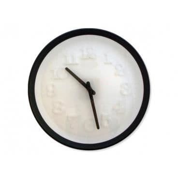 Färgad klocka vit urtavla med siffror i reliefgul home deco ovanlig design.