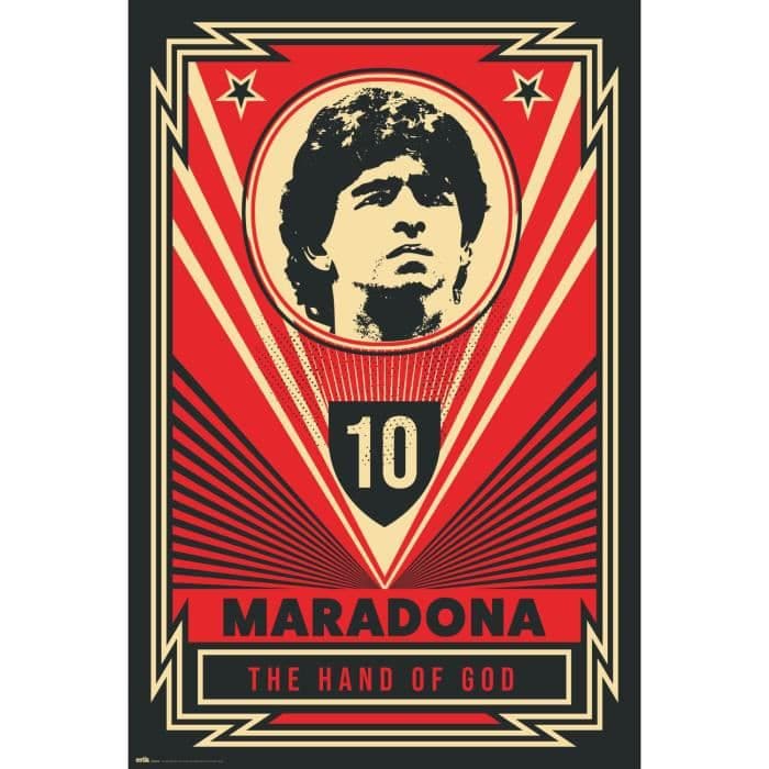 Poster Maradona The Hand Of God, 61 x 91,5 cm och är tryckt på högkvalitativt 150gsm glanspapper. Levereras ihoprullad.