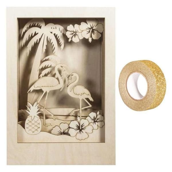 Ramar av trä med 3D-motiv Flamingo 20 x 30 cm + guldfärgad glittermaskeringstejp 5 m