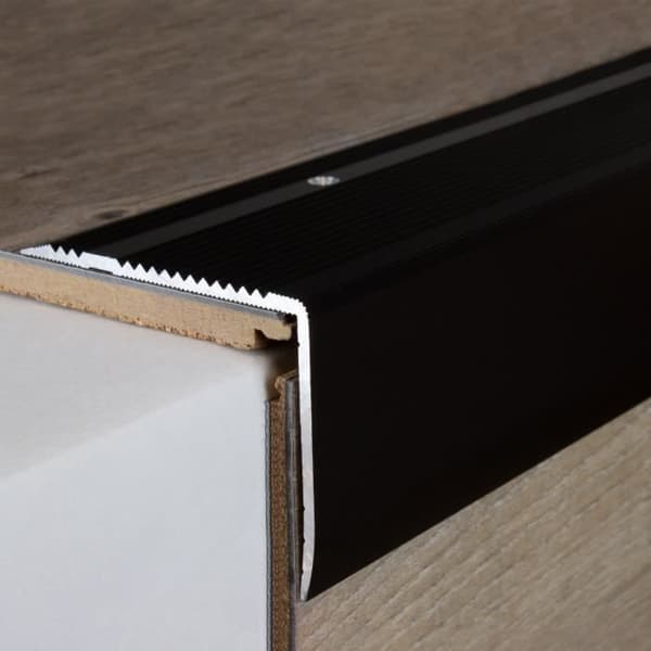 Trappnos 55 x 69 mm | anodiserad aluminium | genomborrad | Färg: ljus brons | Längd: 1000mm