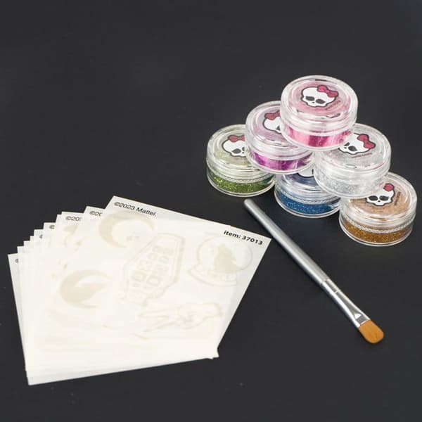 Trevlig grupp - 37013 - Monster High Glitter Tatuering Kit med Tatueringar och Glitterspray för Barn