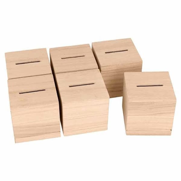 Set med 6 fyrkantiga spargrisar i trä - 6 x 6 x 6 cm