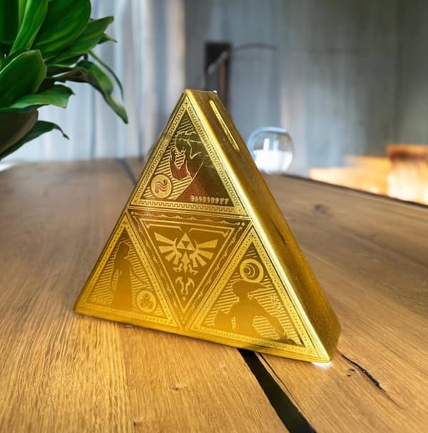 Tirelire Pyramid internationell The Legend of Zelda - Triforce - Tirelire 17.5cm