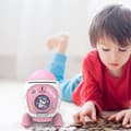 Pikkukuva 3 / 10: OBOSOE Rocket Coin Bank |, Rahapurkki Rabbit Astronaut -kuviolla, astronauttin avainkytkin ja hienot Modgal-tietokonetarrat