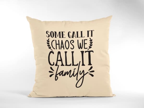 kuddfodral kudde 50x50cm Some call it chaos we call it family