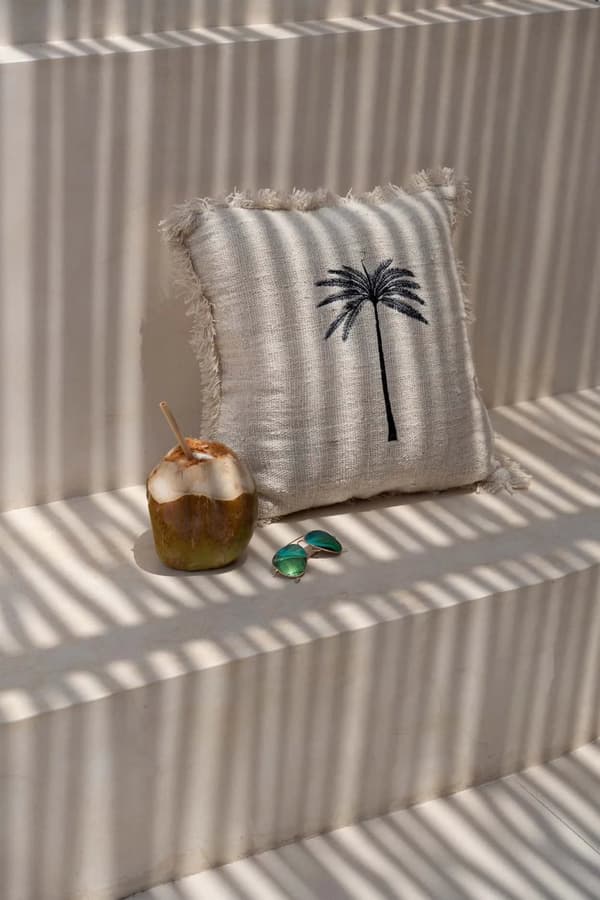 Gili Palm -tyynynpäällinen - Luonnollinen Musta