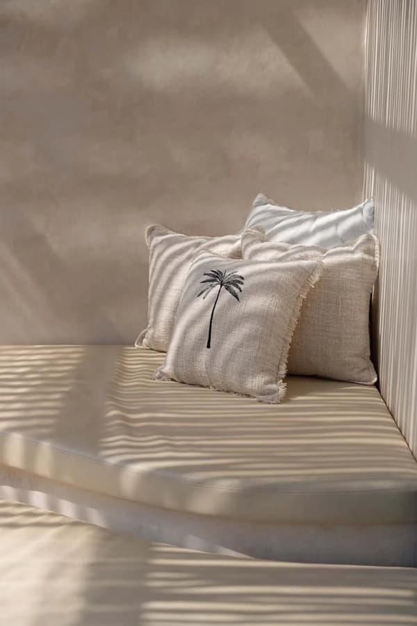 Gili Palm -tyynynpäällinen - Luonnollinen Musta