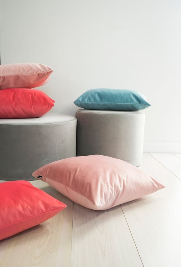 Velvet koralli koristetyyny 50x30