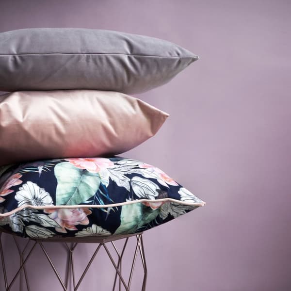 Sametti vaalean violetti koristetyyny 50x30
