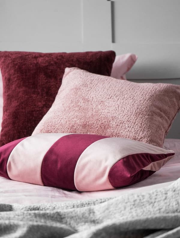 Striber bordeaux pink pyntepude 50x30