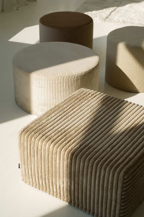 Suuri neliömäinen beige puffi 60x30
