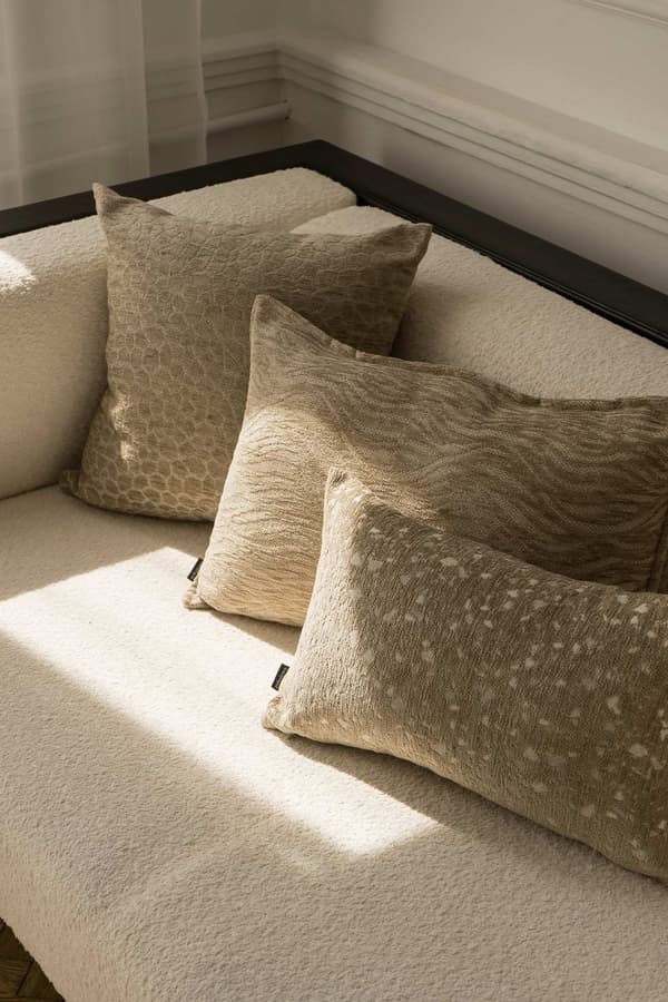 Rauhallinen beige koristetyyny 50x30