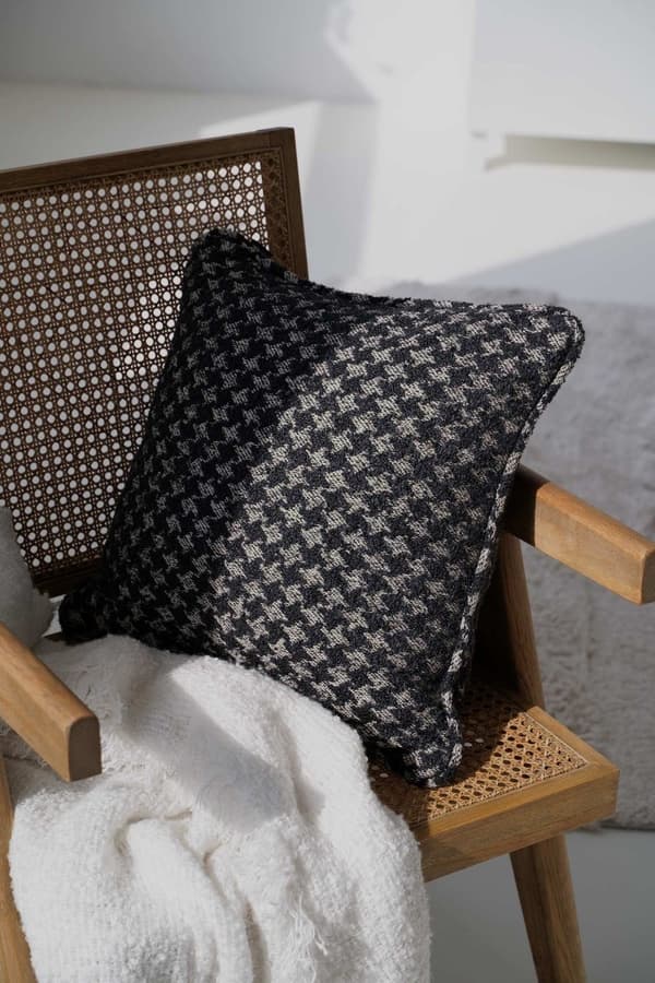 Houndstooth sort pyntepude 50x50