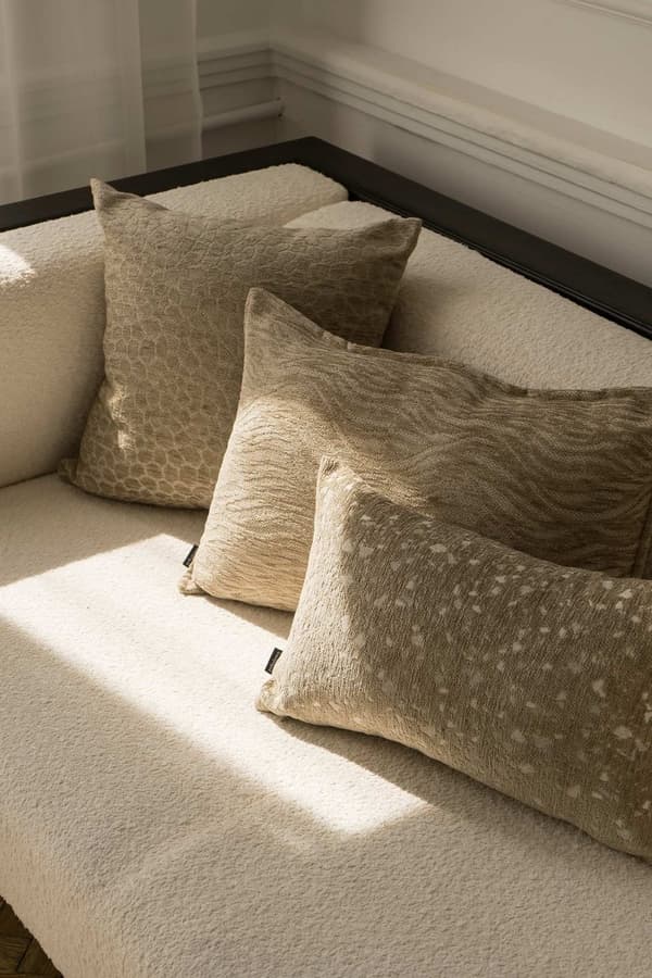 Beige set med lugna dekorativa kuddar