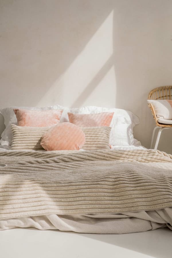 Beige sengetæppe 220x140 Snor