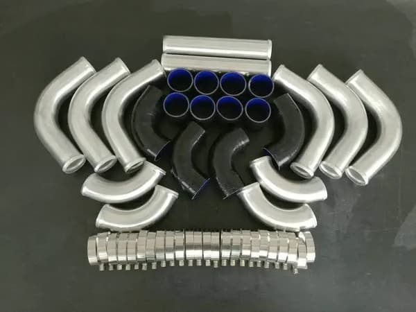 Universell intercooler turbo rörsystem, hållbar aluminiumkonstruktion, silikon slangar ingår,SVART
