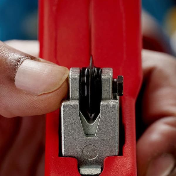 Knipex TubiX XL rörskärare 260 mm 90 31 03 BK - KNIPEX - Kapar rör från 6 till 76 mm i diameter