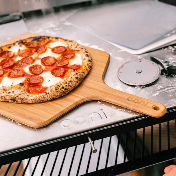 OONI bambu pizzaskal och serveringsbräda - storlek 16