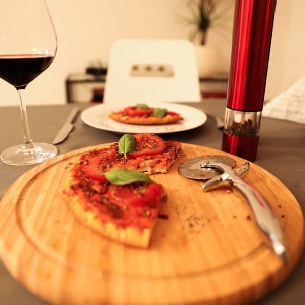 Relaxdays Professionell pizzaskärare med 7 cm blad i rostfritt stål, pizzakniv med halkfritt handtag, silver