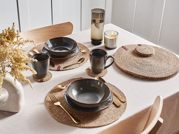 Sett med 12 Bordskånere og Underlag i Naturlig Sjøgress 35/10 cm Håndlaget Boho Style Home Dekor Spisestue Kjøkken