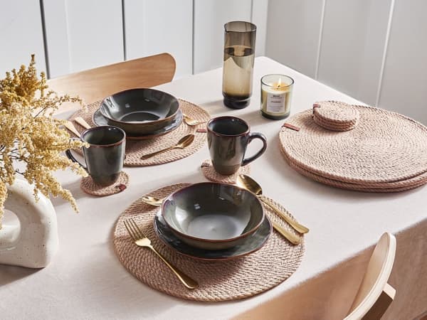 Sett med 12 Bordskånere og Underlag i Naturlig Jute 35/10 cm Håndlaget Boho Style Home Dekor Spisestue Kjøkken