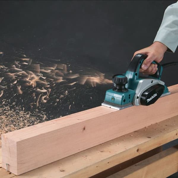 620W 82mm hyvel i MAKPAC-låda - MAKITA - KP0800J