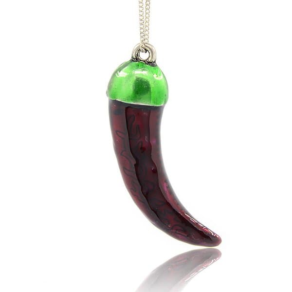 2 hängsmycken chili