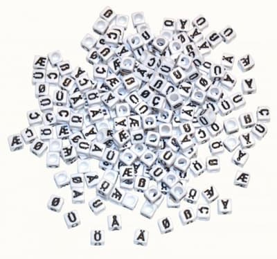 Plastpärlor, Bokstavspärlor, Specialtecken (ÅÄÖÜÆØß), fyrkantiga, 6,5x6,5mm, 300 pärlor/fp
