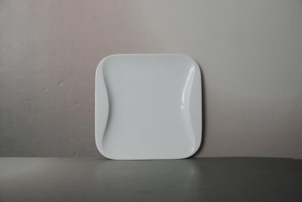 Firkantet porcelænstallerken medium - afrundet kant - 6-pak