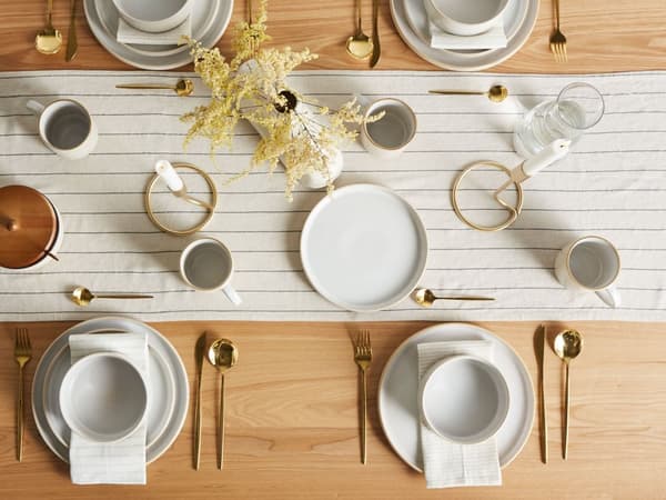 Spisestel Off White Stentøj sæt af 12 til 4 Personer Middagssæt til Spisebord Design Stel Servicesæt Tallerkner Skål Tilbehør