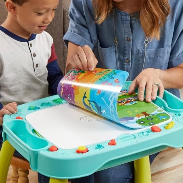 Vändbart Play-Doh Creation-bord för barn med 15 tillbehör och 6 krukor med Playdough, Play-Doh-förrätter