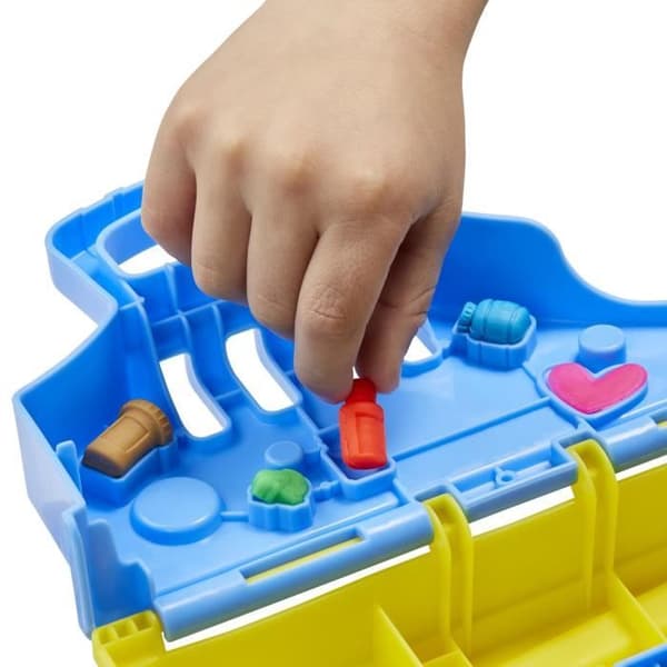 Play-Doh Veterinärkontoret med hund, med 5 krukor modelllera och 10 verktyg, leksak efter skolan, klassikerna