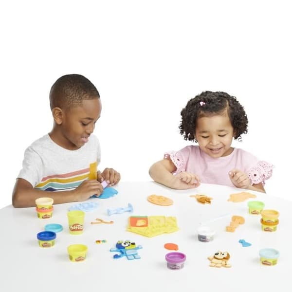 Play-Doh Bluey klär ut sig, Box med 11 krukor med Bluey modelllera och hans syster Bingo, från 3 år