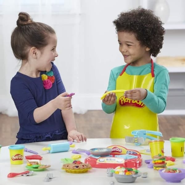 PLAY-DOH - Le Petit Traiteur - Modelllera med kökstillbehör och fräsande ljud