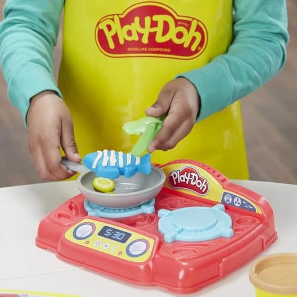 PLAY-DOH - Le Petit Traiteur - Modelllera med kökstillbehör och fräsande ljud