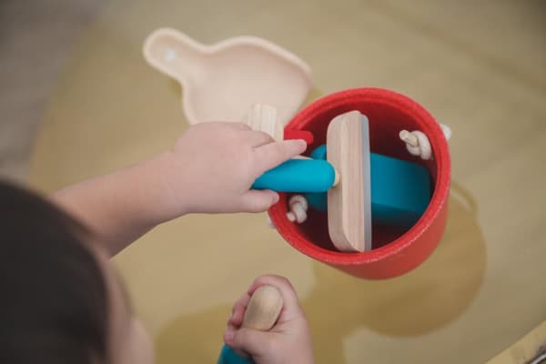 Städset träleksaker för barn från Plantoys