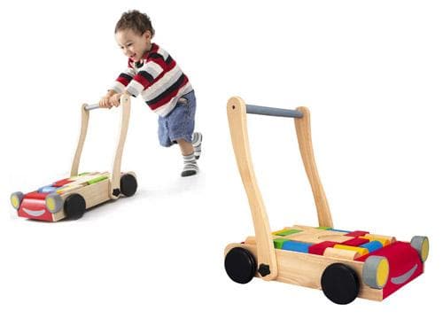 Lära-gå-vagn av trä med träklossar på flaket - Plantoys