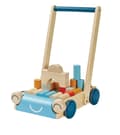 Miniatyrbild 1 av 8: Lära-gå-vagn av trä med träklossar på flaket - Plantoys